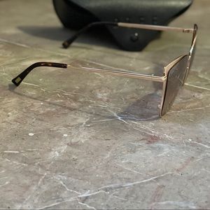 Gold metal frame large cat-eye sunglasses